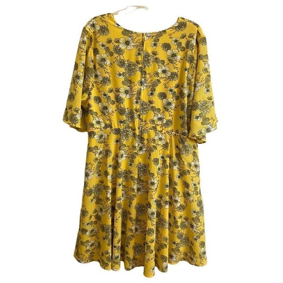Torrid Yellow Floral Faux Wrap Dress Short Flowy Sleeves Size 20 - Picture 2 of 6